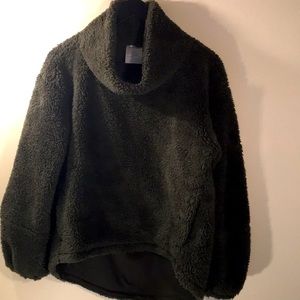 Lululemon olive green polar fleece pull over cozy turtleneck.